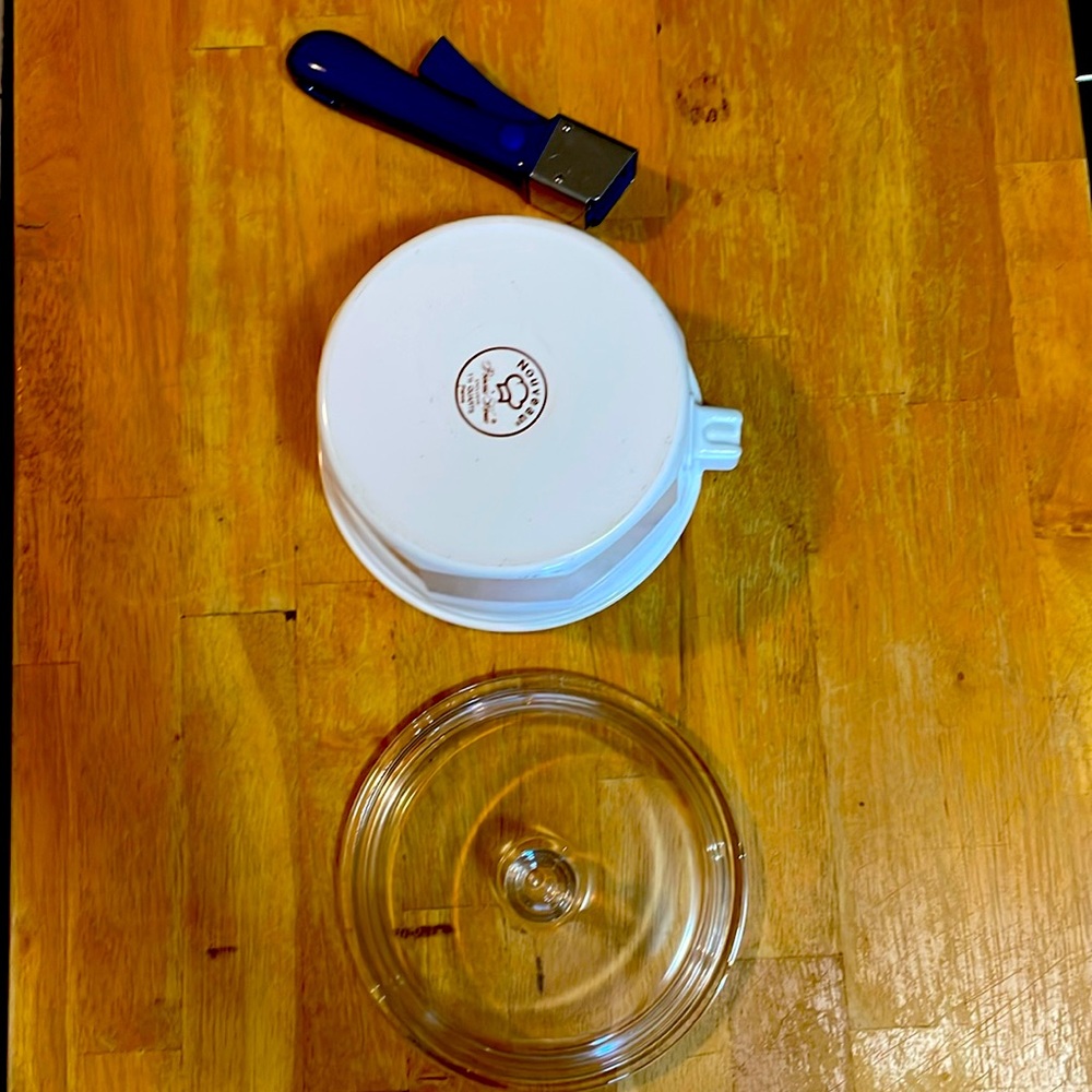 Princess House 1.5 Quart Nouveau Saucepan with blue handle